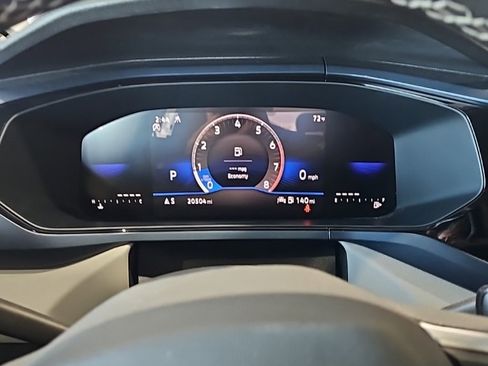 Used 2024 Volkswagen Taos SE image 32