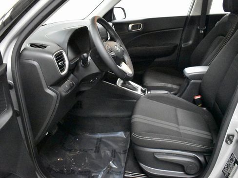 Used 2024 Hyundai Venue SEL image 12