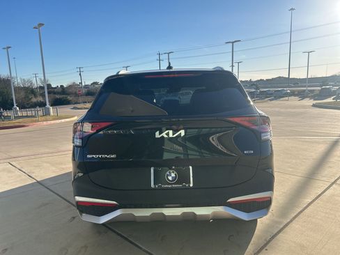 Used 2023 Kia Sportage EX image 8