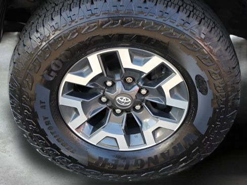 Certified 2021 Toyota Tacoma TRD Off-Road w/ TRD Premium Off Road Package AWD/4WD image 2