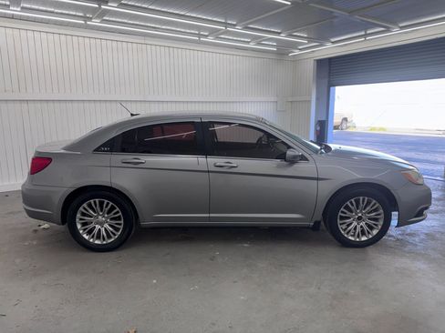 Used 2014 Chrysler 200 LX image 4