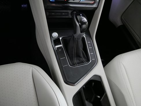 Used 2023 Volkswagen Tiguan SE w/ Panoramic Sunroof Package image 24