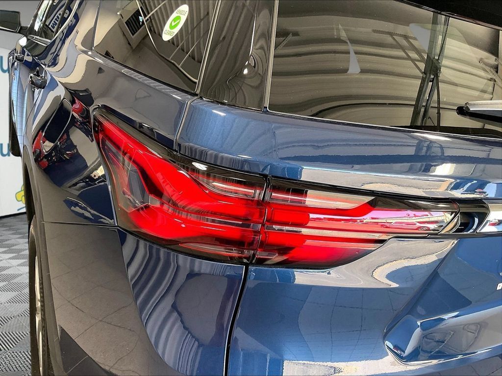 Used 2023 Chevrolet Traverse LT AWD/4WD image 34