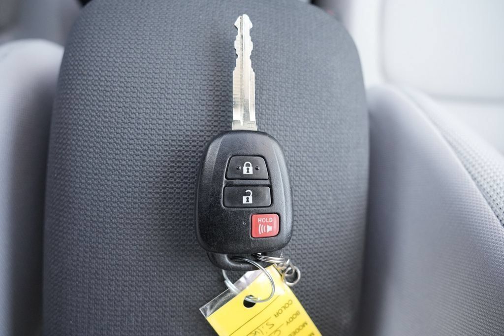 Used 2023 Toyota Corolla Cross L AWD/4WD image 35