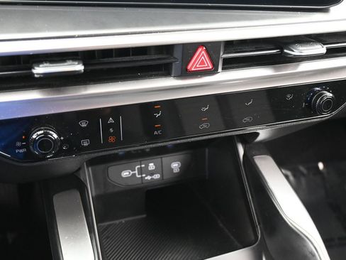 Used 2024 Kia Sorento LX image 23
