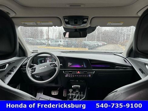 Used 2023 Kia Niro SX Touring image 44