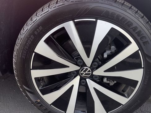 Used 2023 Volkswagen Taos SE w/ Panoramic Sunroof Package image 15