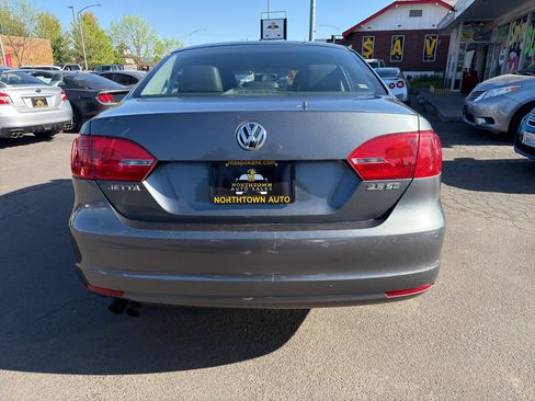 Used 2012 Volkswagen Jetta SE FWD image 6