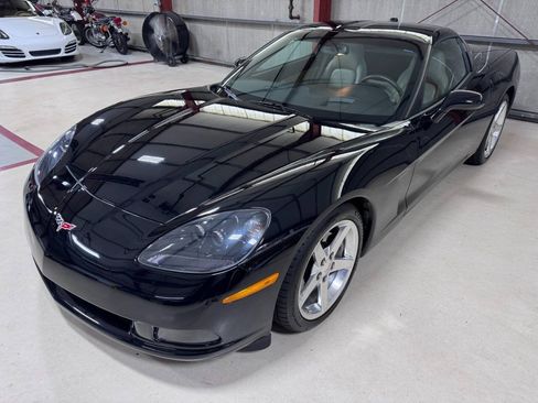 Used 2005 Chevrolet Corvette Coupe w/ Preferred Equipment Group RWD image 19