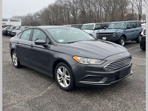 Used 2018 Ford Fusion SE w/ Fusion SE Technology Package image 1
