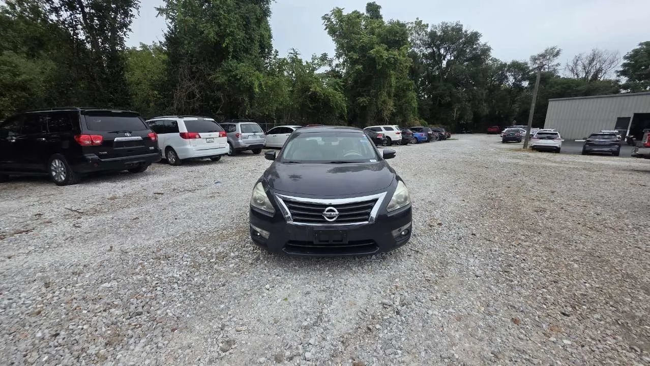 Used 2015 Nissan Altima 2.5 SV w/ Convenience Package FWD image 2