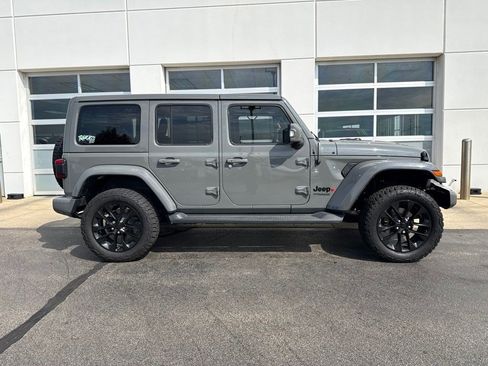 Used 2022 Jeep Wrangler Unlimited Sahara AWD/4WD image 3