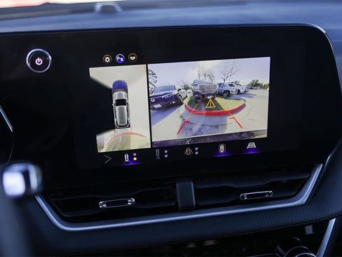 Used 2025 Chevrolet Equinox LT w/ Safety and Technology Package image 17