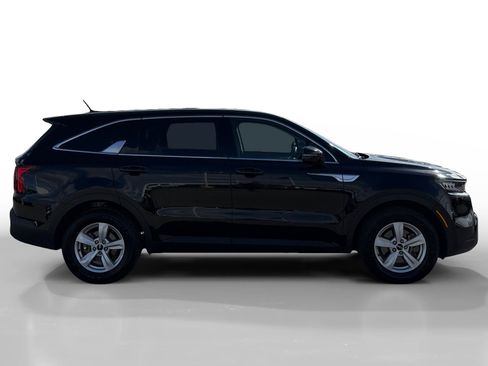Used 2023 Kia Sorento LX image 6