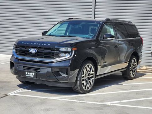 New 2027 Ford Expedition Platinum w/ Platinum Ultimate Package AWD/4WD image 2
