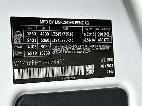 Used 2024 Mercedes-Benz Sprinter 2500 image 30