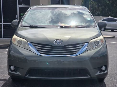 Used 2014 Toyota Sienna Limited image 2