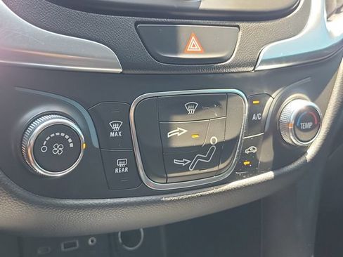 Used 2021 Chevrolet Equinox LT FWD image 29