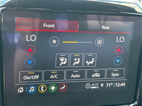 Certified 2023 Chevrolet Traverse LT FWD image 14