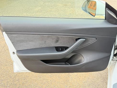 Used 2019 Tesla Model 3 Performance image 16