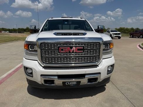 Used 2019 GMC Sierra 2500 Denali AWD/4WD image 9
