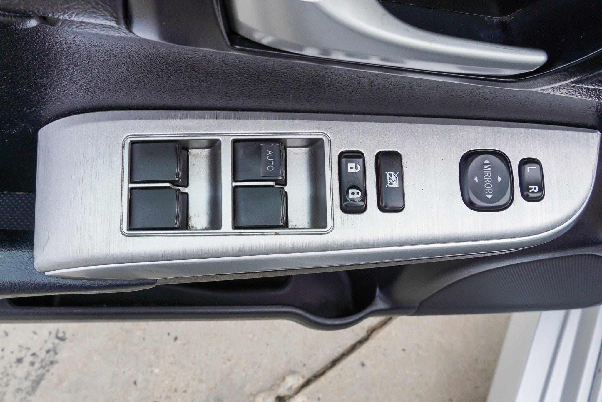 Used 2013 Toyota Camry SE FWD image 19