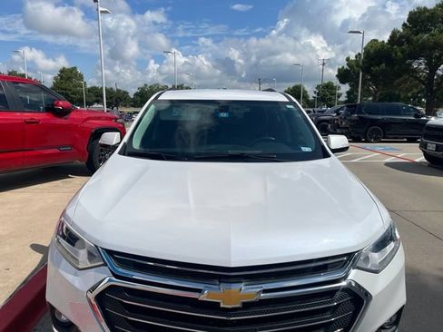 Used 2020 Chevrolet Traverse LT w/ LPO, Floor Liner Package FWD image 4