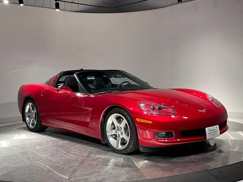Used 2005 Chevrolet Corvette Coupe w/ Preferred Equipment Group RWD image 74