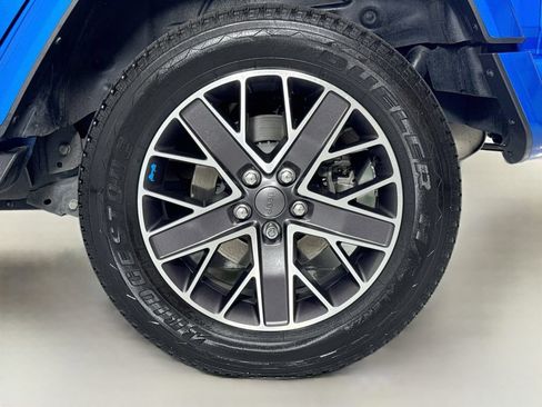 Used 2023 Jeep Wrangler Unlimited Sahara AWD/4WD image 10