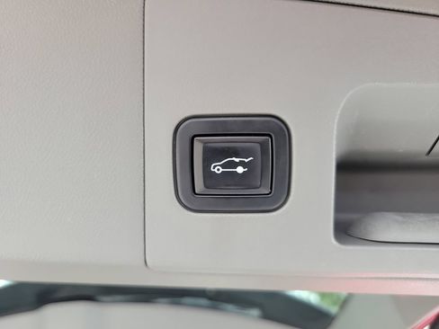 Certified 2022 Cadillac XT5 Premium Luxury w/ LPO, Premium Carpet Package FWD image 26