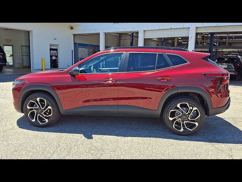 Certified 2024 Chevrolet Trax RS w/ Sunroof Package FWD image 5