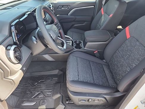 New 2025 Chevrolet Colorado Z71 w/ Technology Package AWD/4WD image 16