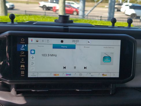 Used 2025 Jeep Gladiator Sport image 23