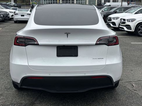 Used 2022 Tesla Model Y Long Range AWD/4WD image 4