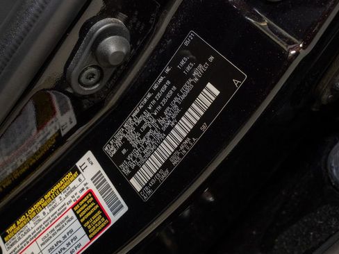 Used 2021 Toyota Highlander XLE image 23