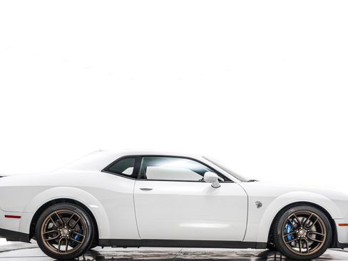 Used 2023 Dodge Challenger SRT Hellcat image 2
