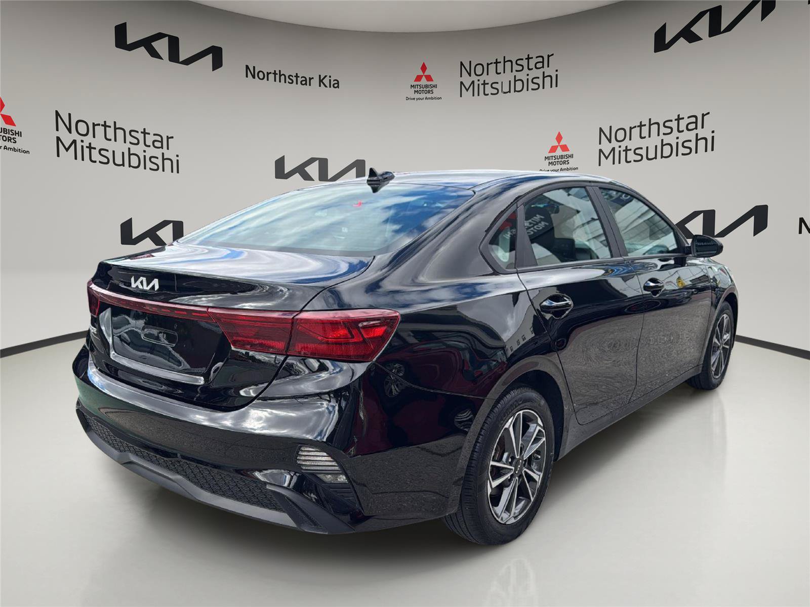 Used 2023 Kia Forte LXS FWD image 6