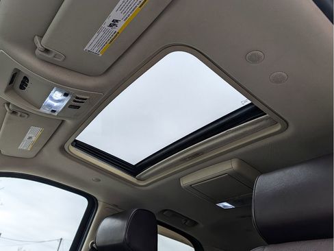 Used 2014 Cadillac Escalade Platinum image 18