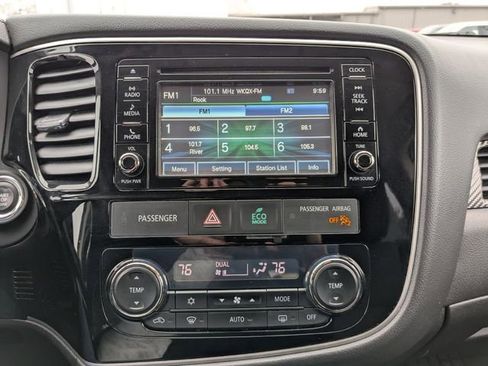 Used 2016 Mitsubishi Outlander SE image 27