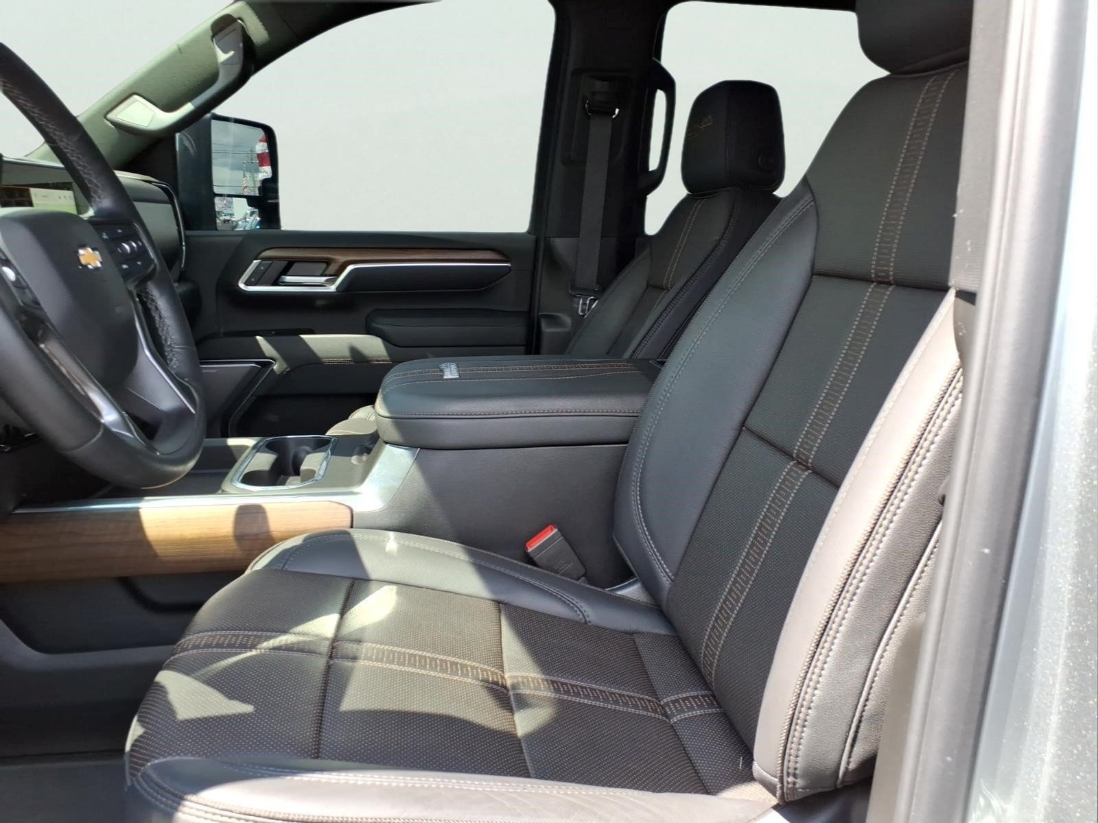 Used 2026 Chevrolet Silverado 3500 High Country w/ High Country Premium Package AWD/4WD image 8