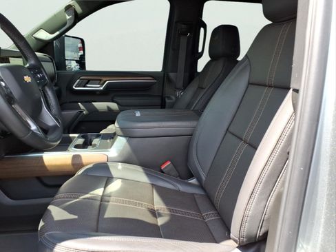 Used 2026 Chevrolet Silverado 3500 High Country w/ High Country Premium Package AWD/4WD image 8
