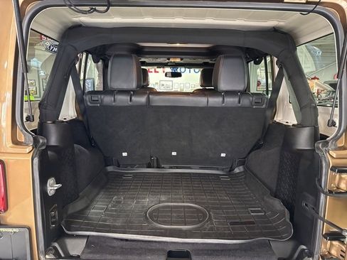 Used 2015 Jeep Wrangler Unlimited Sahara image 28