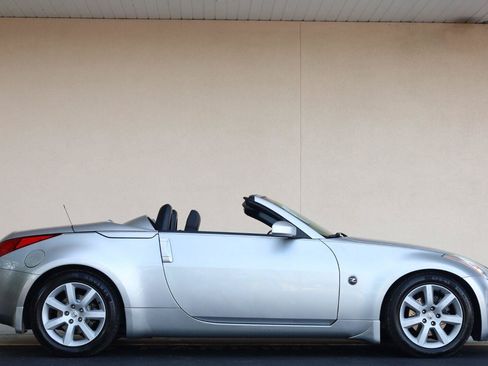 Used 2004 Nissan 350Z Touring RWD image 5