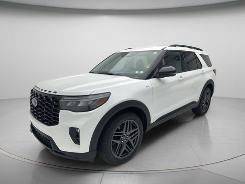 Used 2025 Ford Explorer ST-Line w/ ST-Line Street Pack AWD/4WD image 7