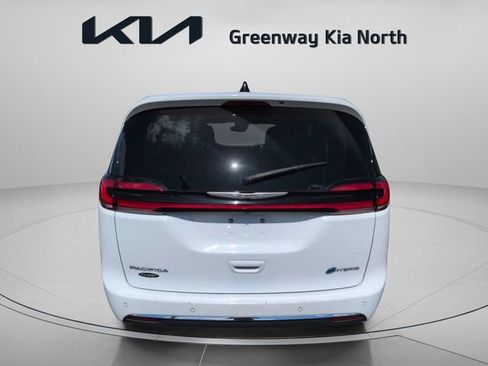 Used 2024 Chrysler Pacifica Limited FWD image 6
