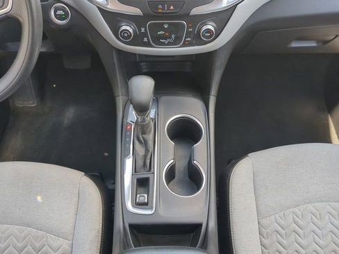 Used 2022 Chevrolet Equinox LS FWD image 21