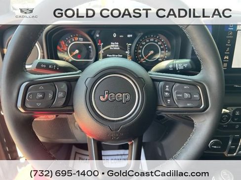 Used 2025 Jeep Gladiator Sport AWD/4WD image 16