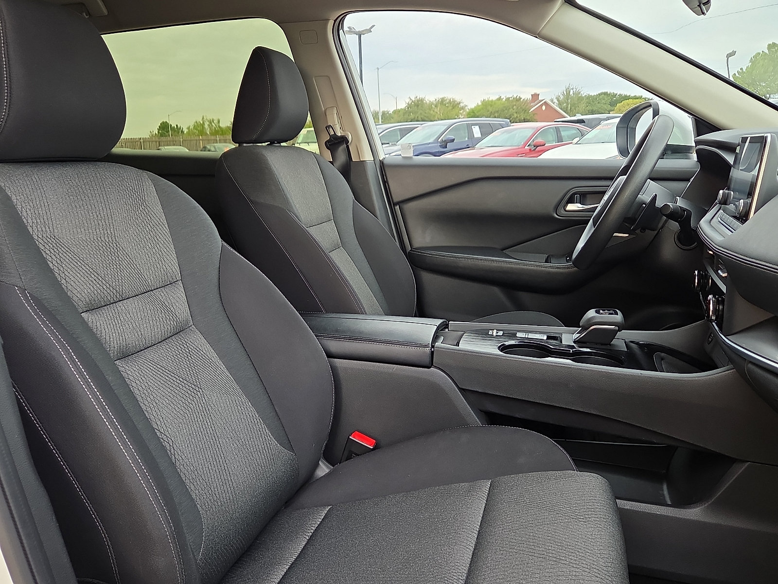 Used 2024 Nissan Rogue SV FWD image 13