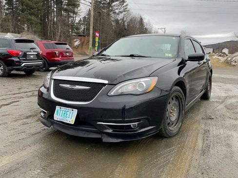 Used 2013 Chrysler 200 Limited w/ 2013.5MY 200S Special Edition FWD image 2