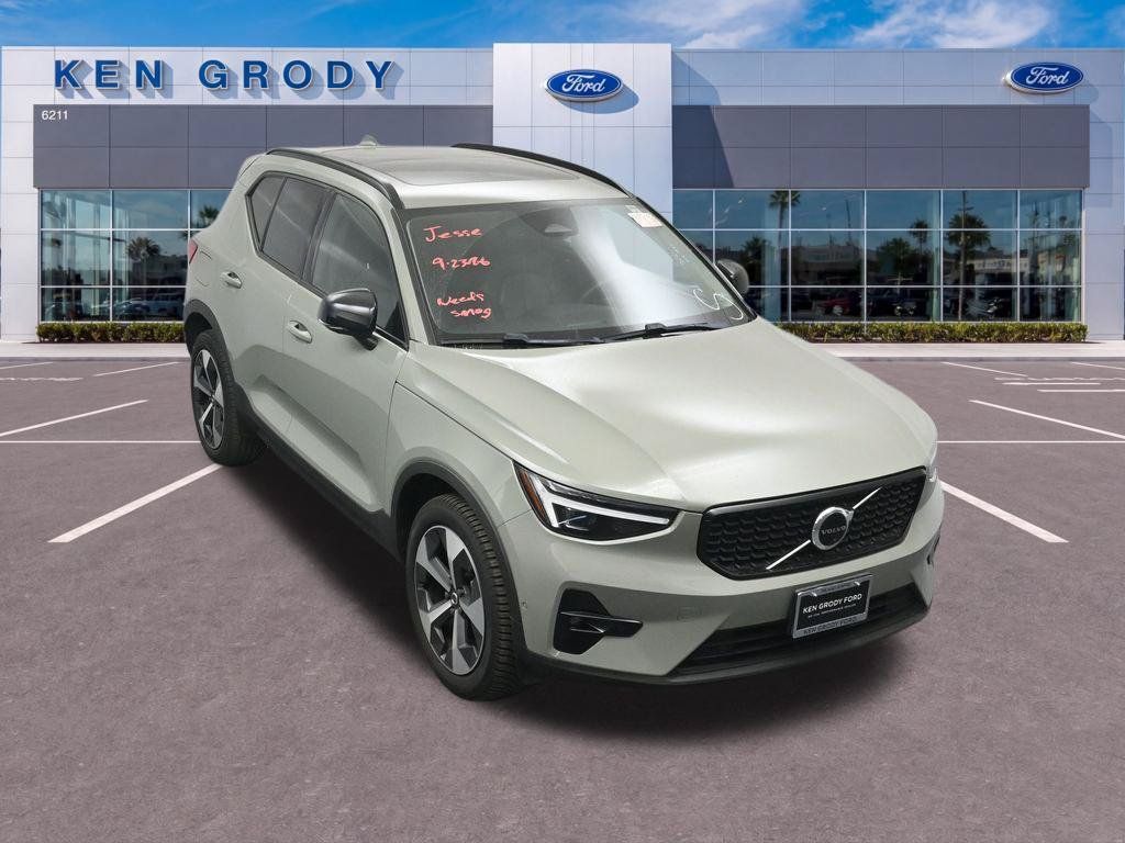 Used 2023 Volvo XC40 B5 Ultimate AWD/4WD image 10